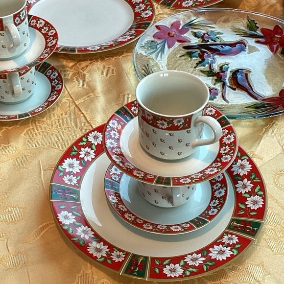 🏥  American Red Cross Elf Socks NWT Unisex - Picture 11 of 16